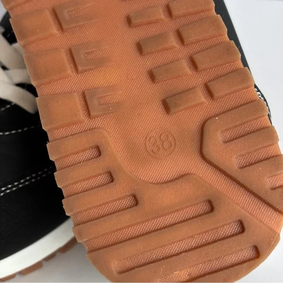 Black White Retro Sneakers Lace Up Athletic Casual Shoes Gum Sole Size 7.5 - Picture 4 of 15